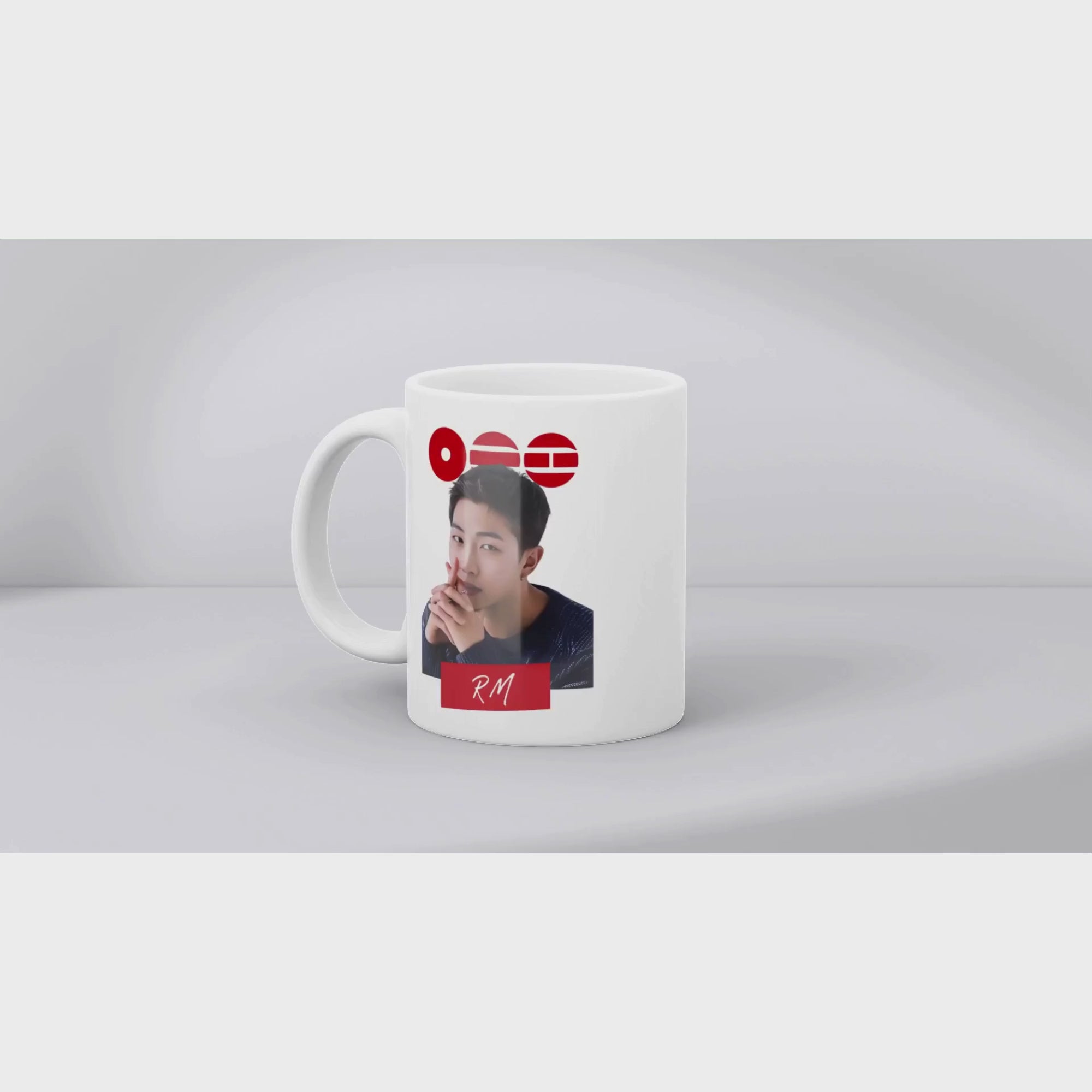 Taza “K-POP Idol 4  🔥” – Diseño estilo coreano moderno
